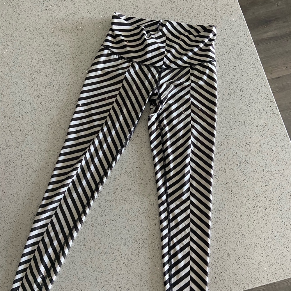 Teeki size medium leggings
